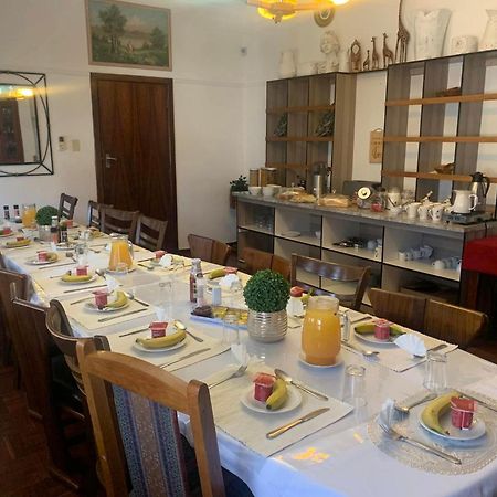 Victoria Oaks Guesthouse Victoria West ภายนอก รูปภาพ