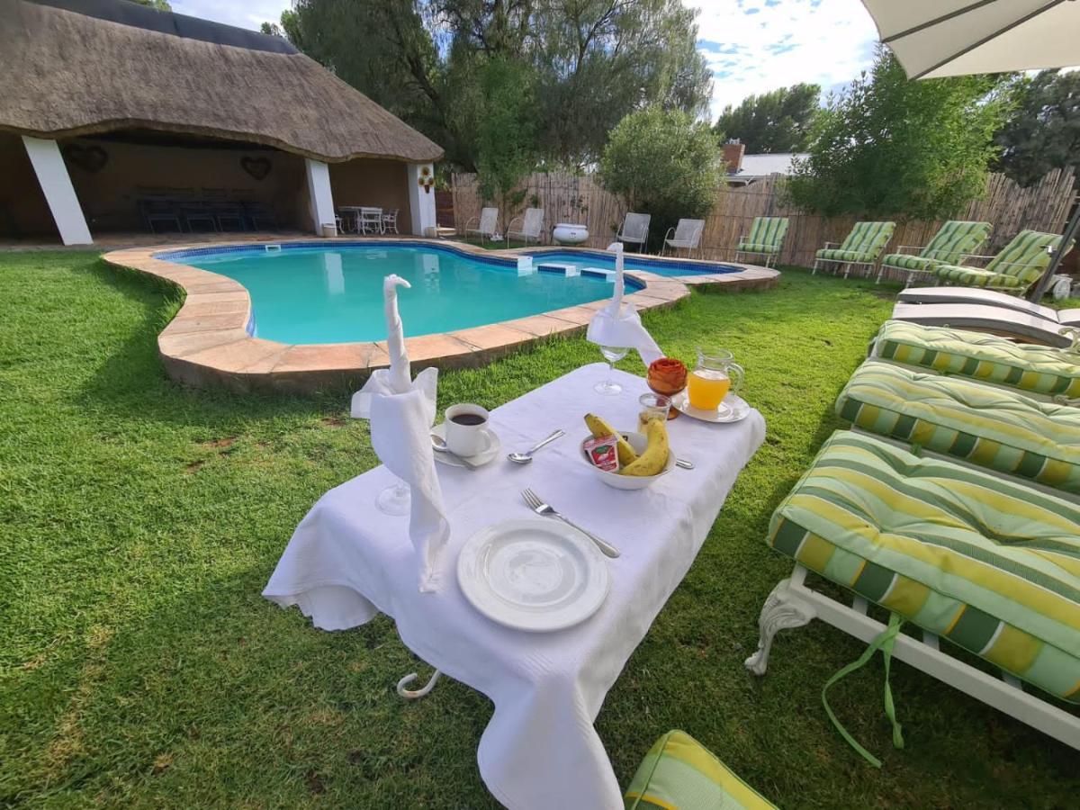 Victoria Oaks Guesthouse Victoria West ภายนอก รูปภาพ