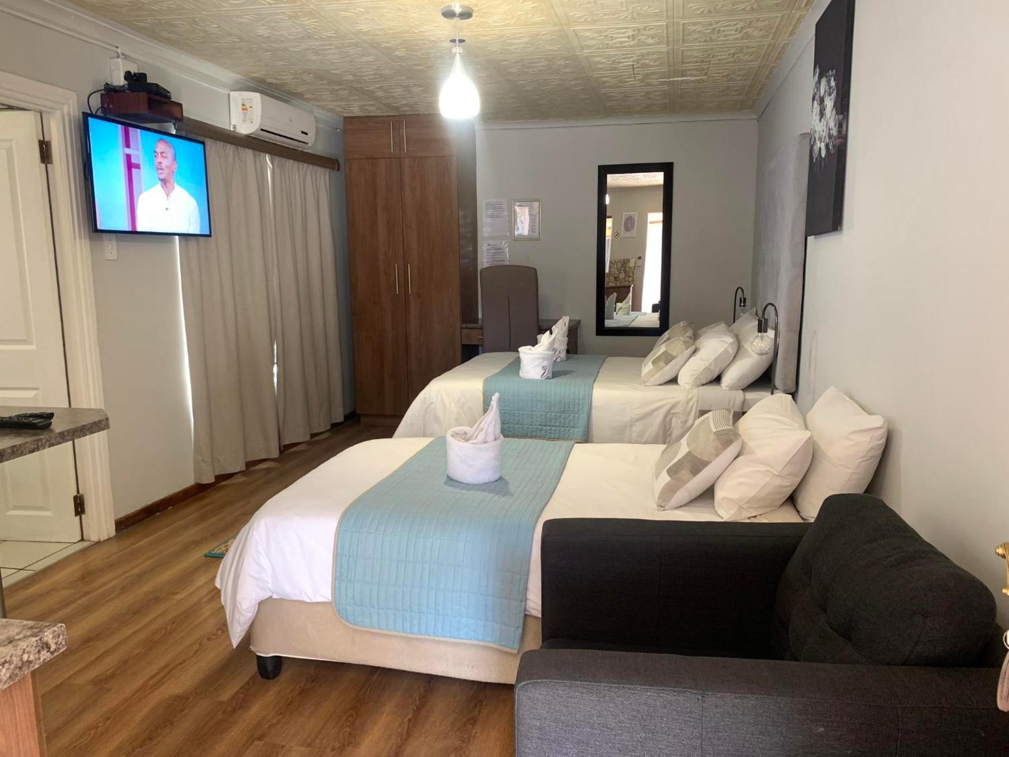 Victoria Oaks Guesthouse Victoria West ภายนอก รูปภาพ