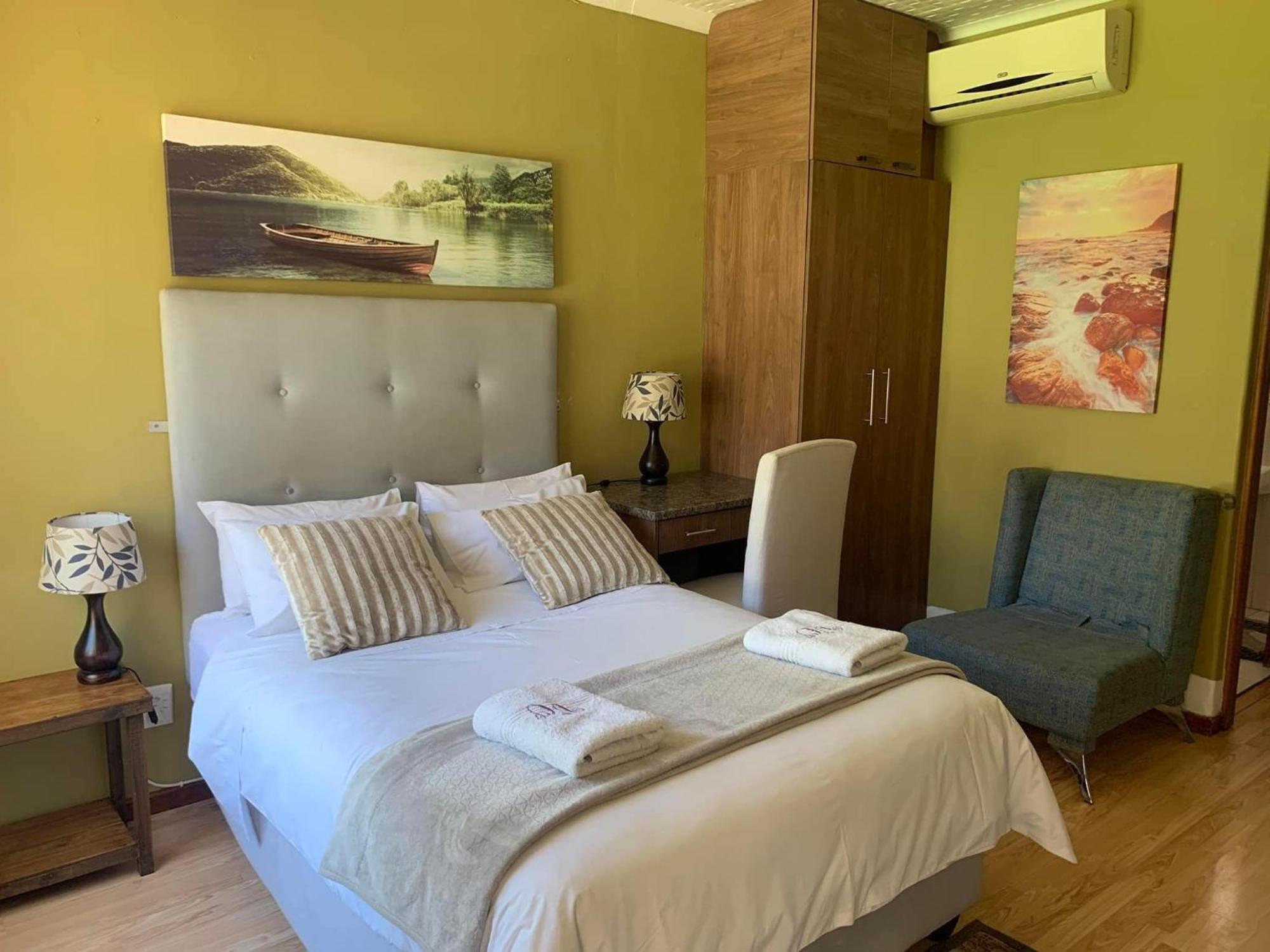 Victoria Oaks Guesthouse Victoria West ภายนอก รูปภาพ