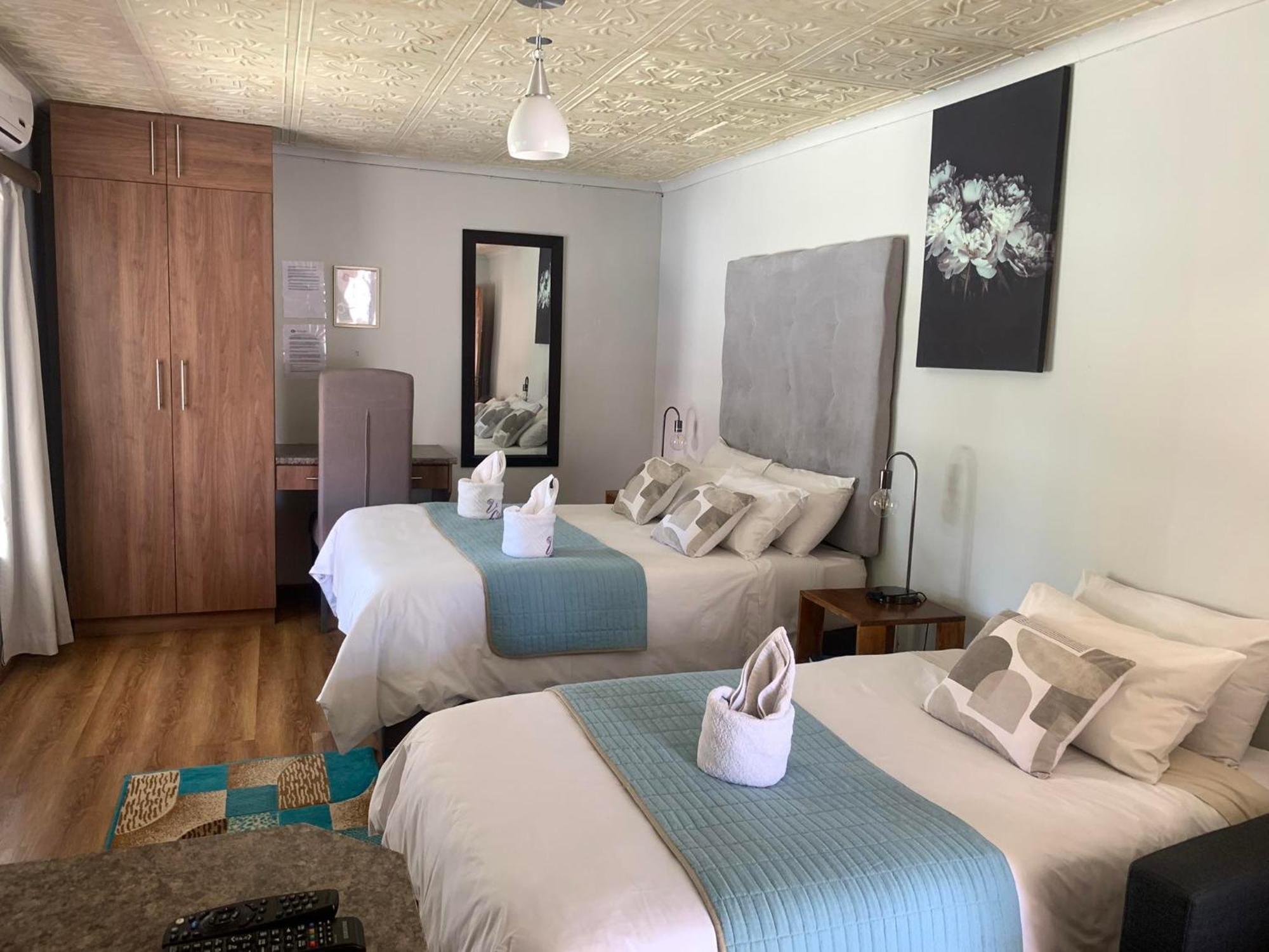 Victoria Oaks Guesthouse Victoria West ภายนอก รูปภาพ
