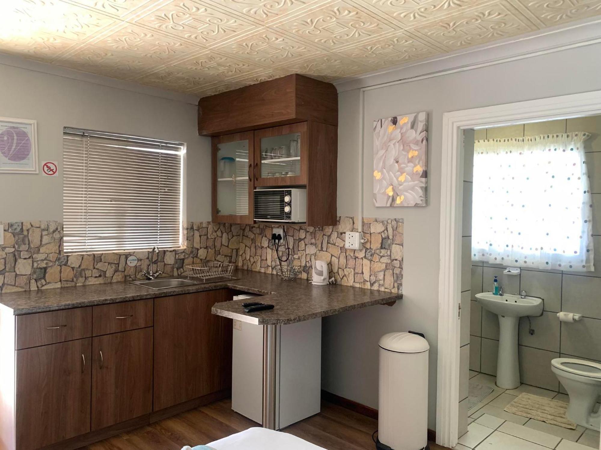 Victoria Oaks Guesthouse Victoria West ภายนอก รูปภาพ