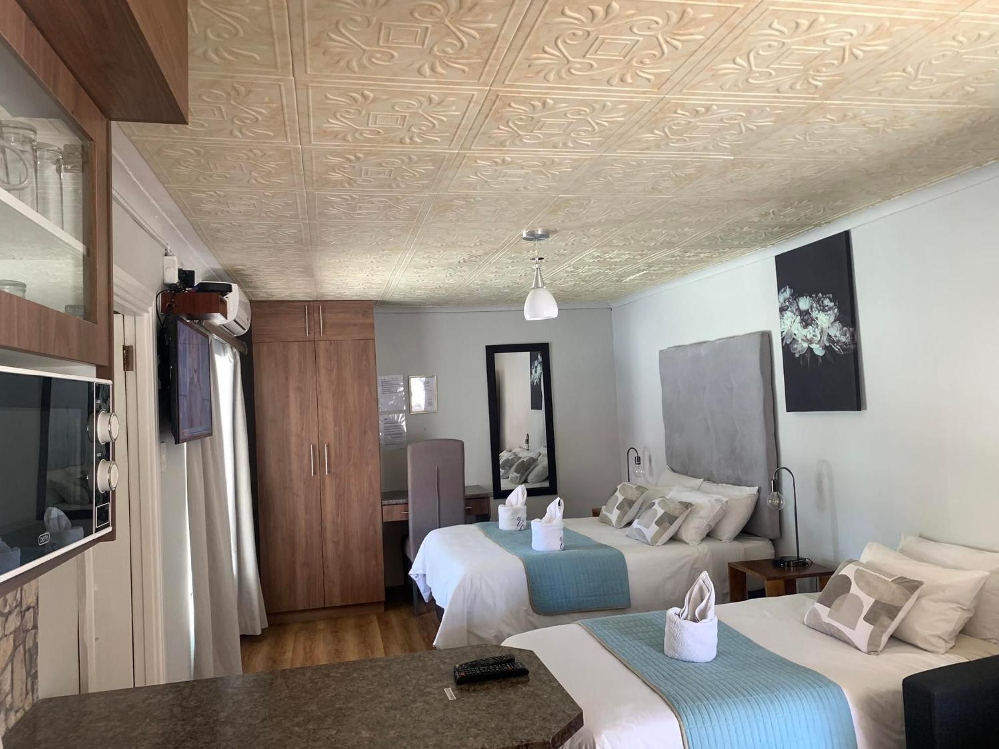 Victoria Oaks Guesthouse Victoria West ภายนอก รูปภาพ