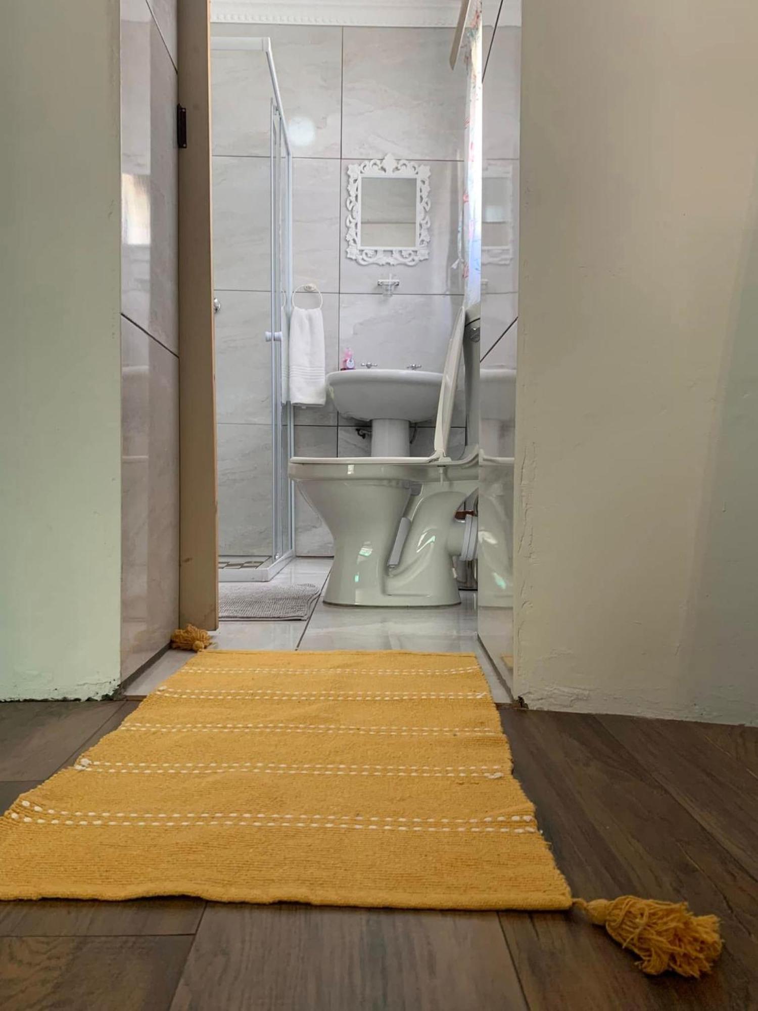 Victoria Oaks Guesthouse Victoria West ภายนอก รูปภาพ